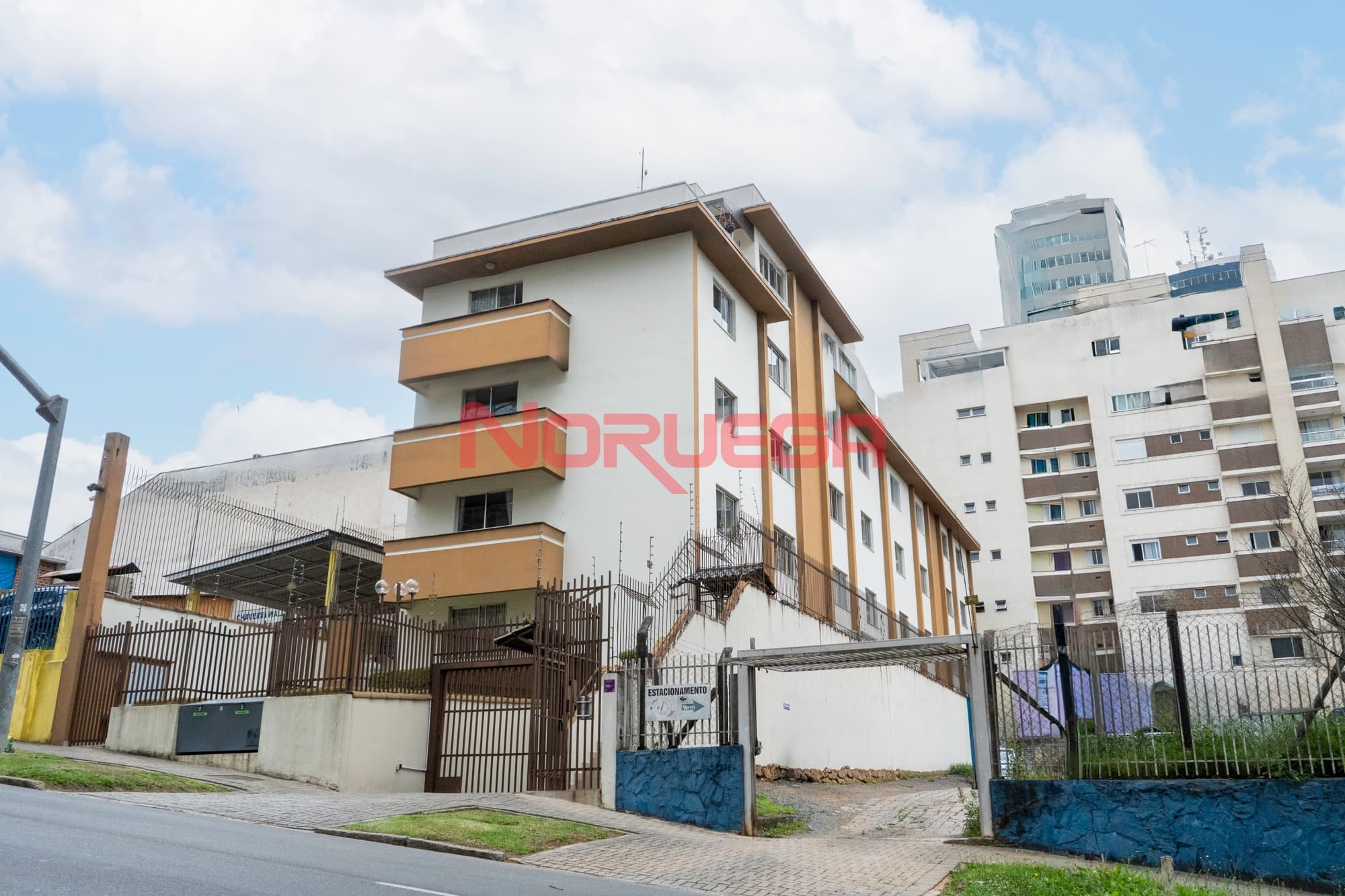 Apartamento para alugar com 2 Quartos na Mercês, Curitiba-PR: Espaçoso e Moderno com 1 Vaga de Garagem!